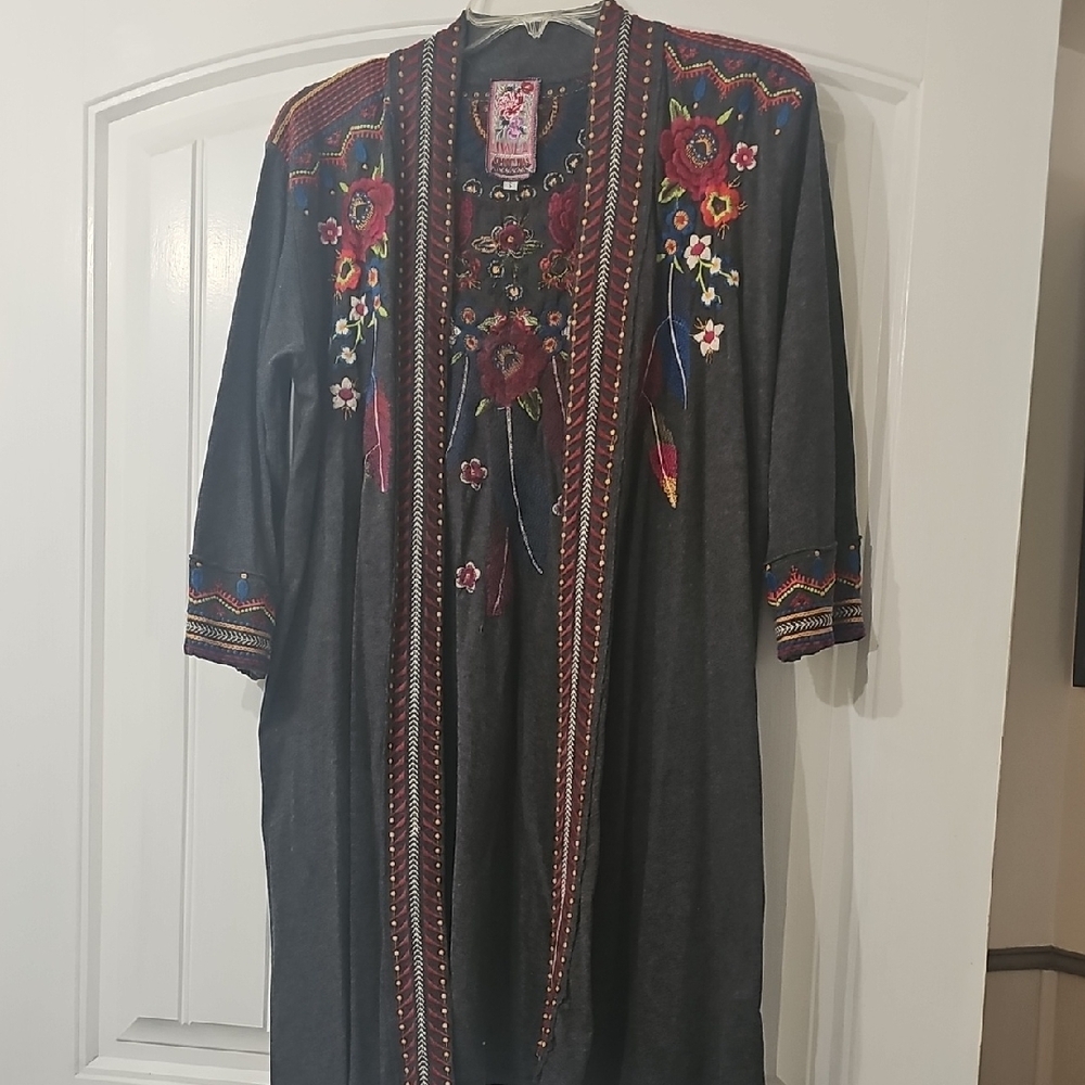 Embroidered Gray Cardigan with Floral Design